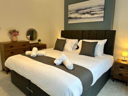 a bedroom with two beds with towels on them at Hyde Brewery House - 2 bedroom house with parking in Winchester