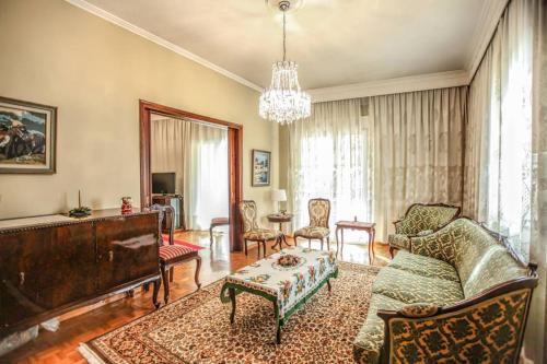 Nicolas Home