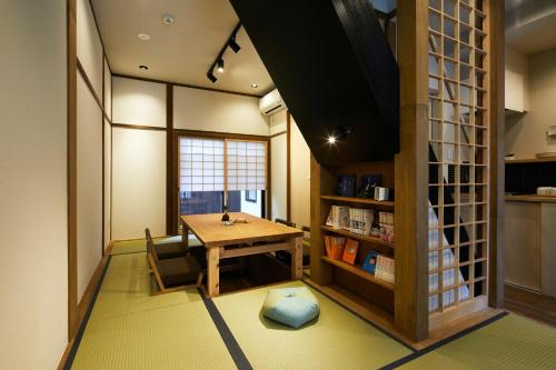 a small room with a table and a book shelf at Machizukitei - Vacation STAY 82078 in Kyoto