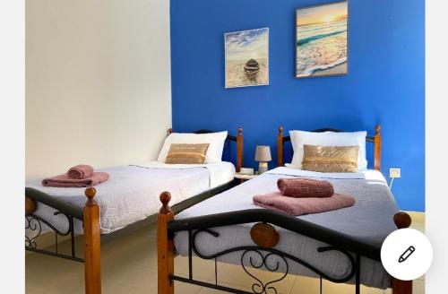 Postel nebo postele na pokoji v ubytování Seaside Private garden terrace BBQ and pool