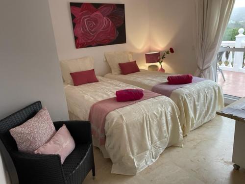 Tempat tidur dalam kamar di Villa La Vida en Rosa