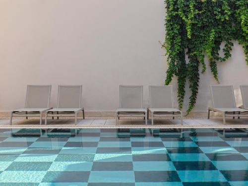 Bazén v ubytování Pearl Hotel nebo v jeho okolí
