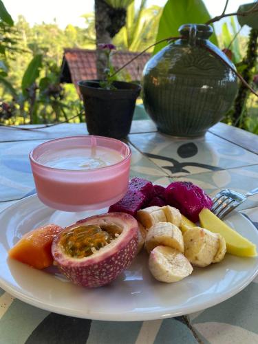 Đồ ăn tại/gần nhà khách