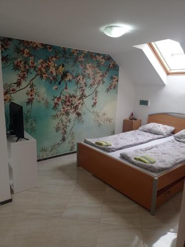 En eller flere senge i et værelse på Apartman Kaća