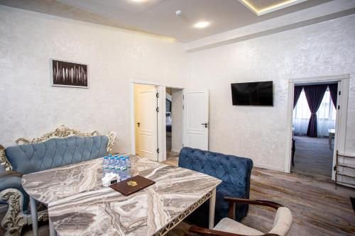 Televisyen dan/atau pusat hiburan di Marmaris Hotel FREE Airport Service