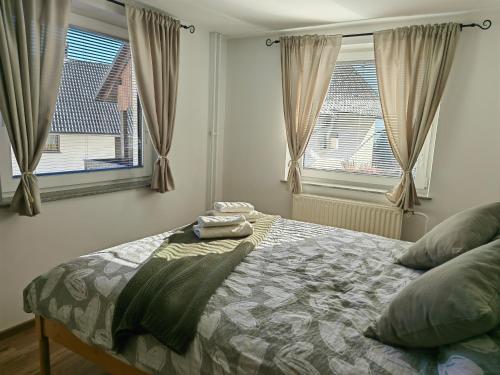 Ένα ή περισσότερα κρεβάτια σε δωμάτιο στο Apartma Bela