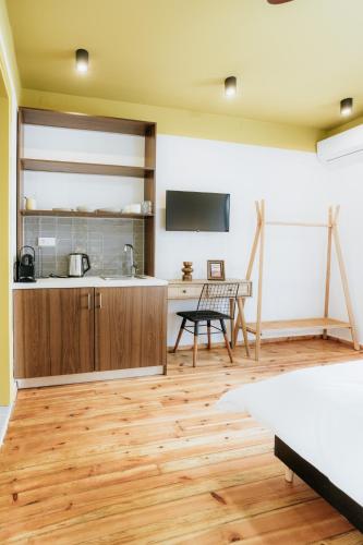 CANVAS Color Your Stay