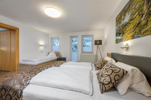 a bedroom with two white beds in a room at GRUBERS, Hotel Appartments Gastein in Bad Gastein