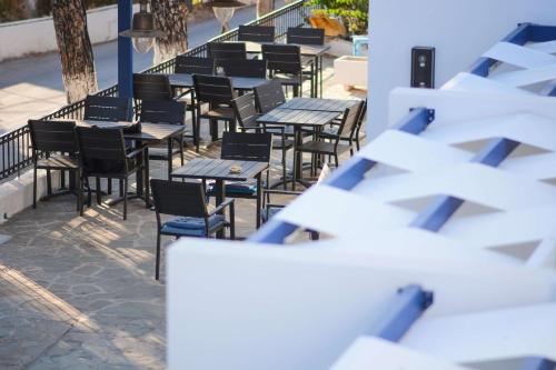 Aphrodite Studios Kalymnosにあるレストランまたは飲食店