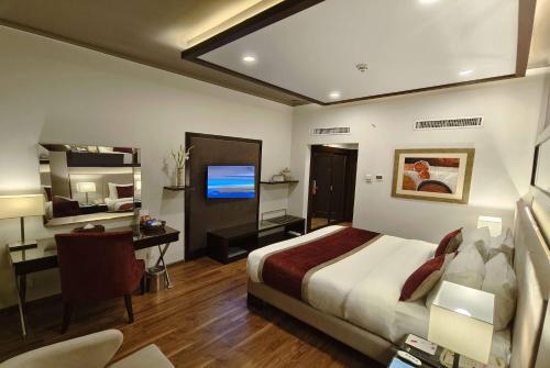 Cama o camas de una habitación en Ramada by Wyndham Multan