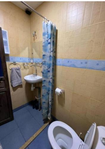 Ein Badezimmer in der Unterkunft Dar nayla