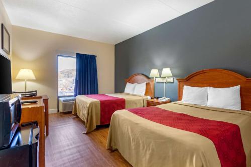 a hotel room with two beds and a flat screen tv at Econo Lodge Lookout Mountain in Chattanooga