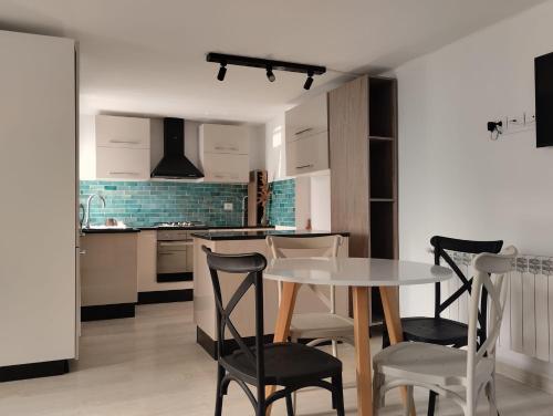 a kitchen with a table and chairs in a room at Duplex Hammamet in Hammamet