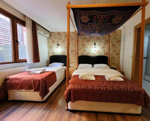 Ένα ή περισσότερα κρεβάτια σε δωμάτιο στο Marmara Guesthouse