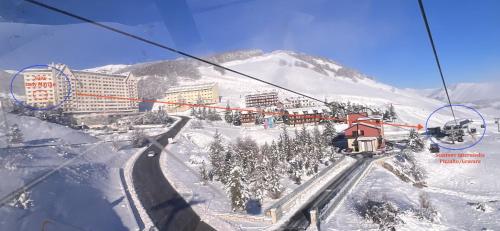 a ski lift with a resort in the snow at Suite Lady Marian in Roccaraso