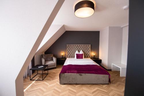 a bedroom with a large bed and a staircase at V Business Appartments Stuttgart Magstadt in Magstadt