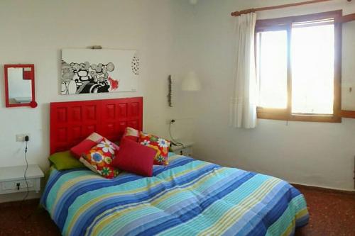 Giường trong phòng chung tại Apartamento Primera Linea de Playa. DENIA