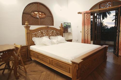 Кровать или кровати в номере Preethi Village