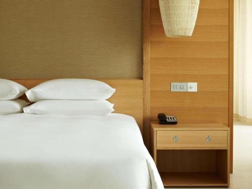 Cama ou camas em um quarto em villa ocean and apartment Da Nang
