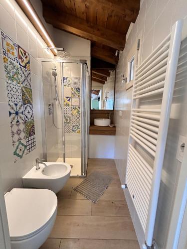 a bathroom with a toilet sink and a shower at B&B Convivium in Stazzema