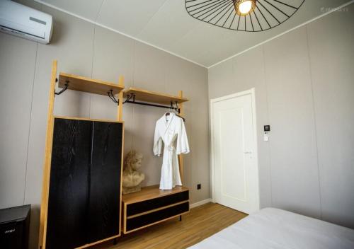 Discovery Saipan Hotelにあるベッド