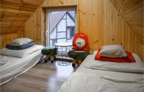 Postel nebo postele na pokoji v ubytování Lovely Home In Wilimy With House A Panoramic View
