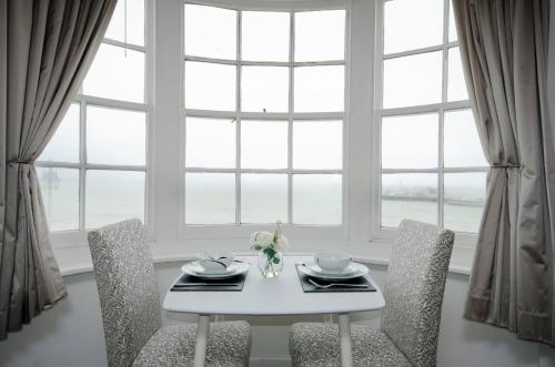 Seaview Regency Apartment With Private Parking photo 10