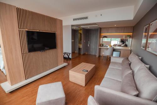 Televisyen dan/atau pusat hiburan di Savoy Hotel Encarnación