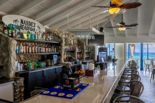 Salone o bar di Sebastian's on the beach hotel