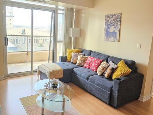 Downtown Mississauga Spacious 3BR +2BT w/ 1 Parking! Spectacular Views! 휴식 공간