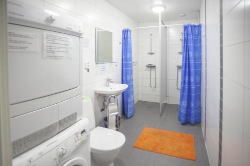 Kamar mandi di Bruksparkens Hostel