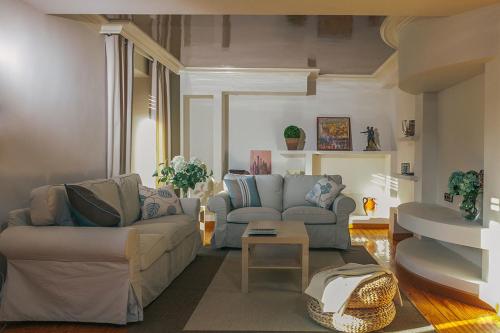 a living room with a couch and a table at Apartamento Turistico la Solana in Baños de Río Tobía