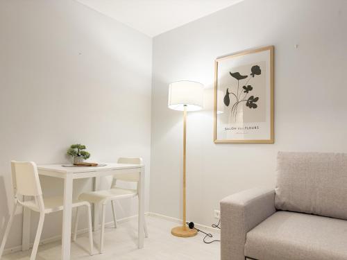 Posezení v ubytování Aurora Central Suite IV By BookLapland