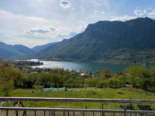 Gallery image of Casa Carla, bis 4 Personen, Garten, Balkon mit Blick auf den See und die Berge in Crone