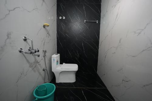Un baño de Borrbo Beach Hostel Gokarna