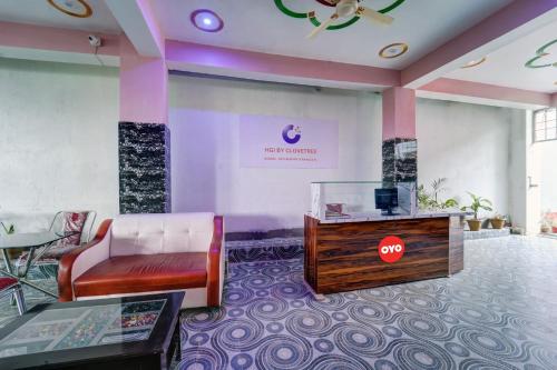 Lobbyn eller receptionsområdet på OYO Gaurav Restaurant And Party Zone