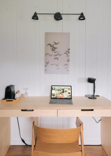 a desk with a laptop computer on top of it at Beatnik Hotel in Bromont