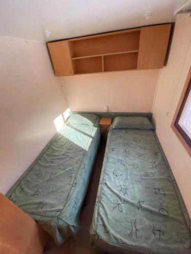 Ένα ή περισσότερα κρεβάτια σε δωμάτιο στο Camping Bungalows La Borda del Pubill