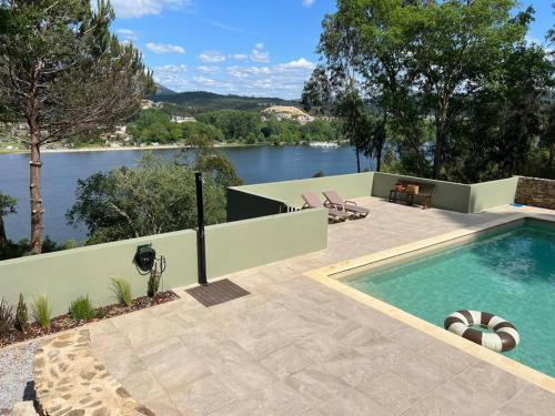 Bazén v ubytování A casa da Lomba nebo v jeho okolí