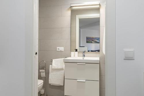 a bathroom with a sink and a mirror at Apartamento Carvajal in Málaga