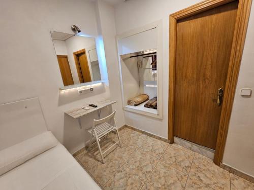 a bathroom with a sink and a mirror at Hostal Las Vegas in Madrid