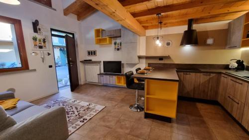 a kitchen with a counter and a table in a room at Casa del Cedro - Comfort e relax in Legnano