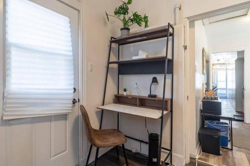Cozy and Comfy Apt #A2, Downtown – Photos 3