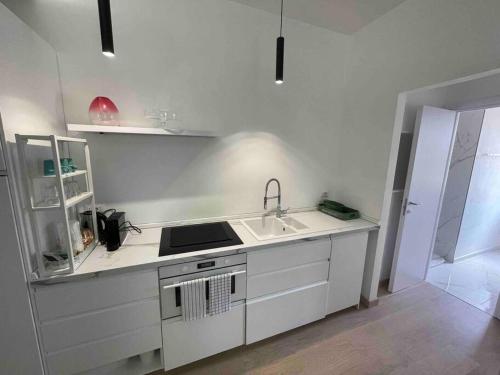 Η κουζίνα ή μικρή κουζίνα στο Grazioso appartamento in condominio nel verde