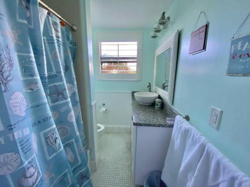A bathroom at Gorgeous Beach view balcony with heated pool