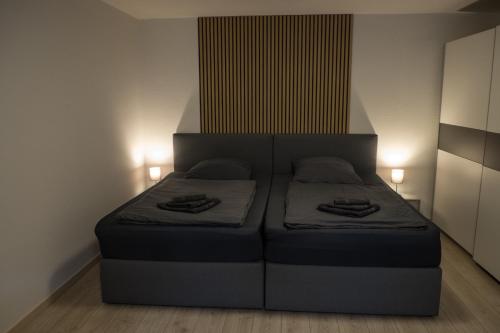 Ein Bett oder Betten in einem Zimmer der Unterkunft FeWo Hübner