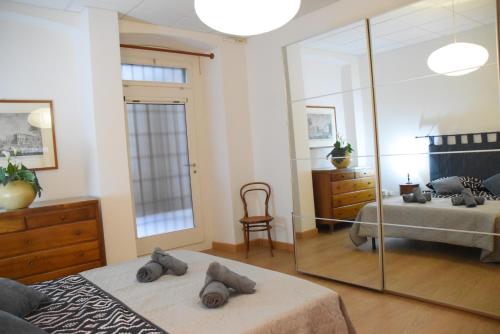 Postel nebo postele na pokoji v ubytování Loft with private parking
