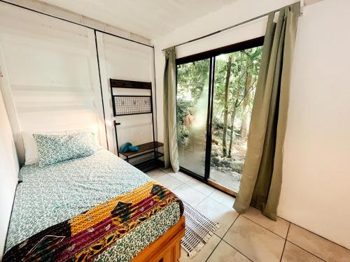 A bed or beds in a room at Osa de Rio