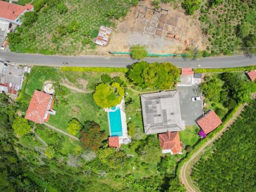an overhead view of a yard with a house and a road at Finca Villa Sophia! in Quimbaya