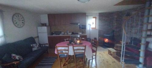 a living room with a table and a kitchen at Kuća za odmor Denis in Mala Lešnica